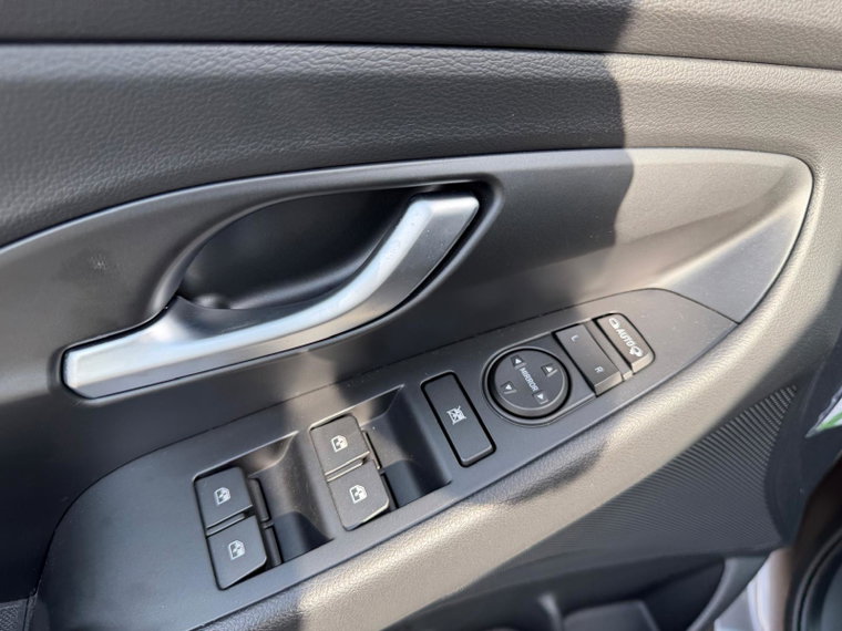 Vehicle Image 30