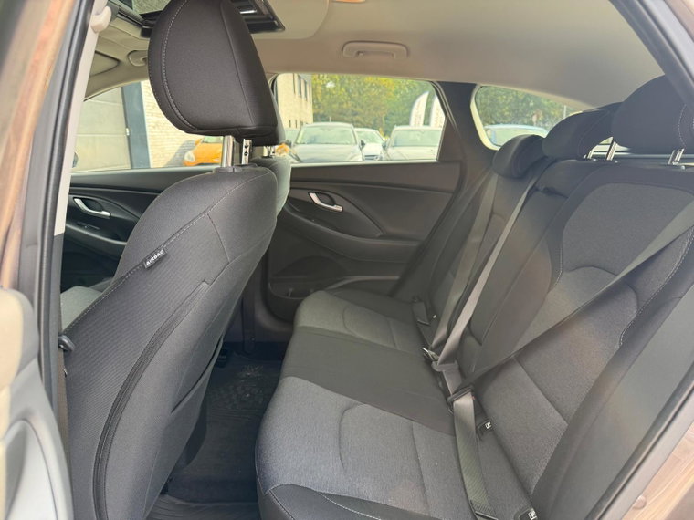 Vehicle Image 32