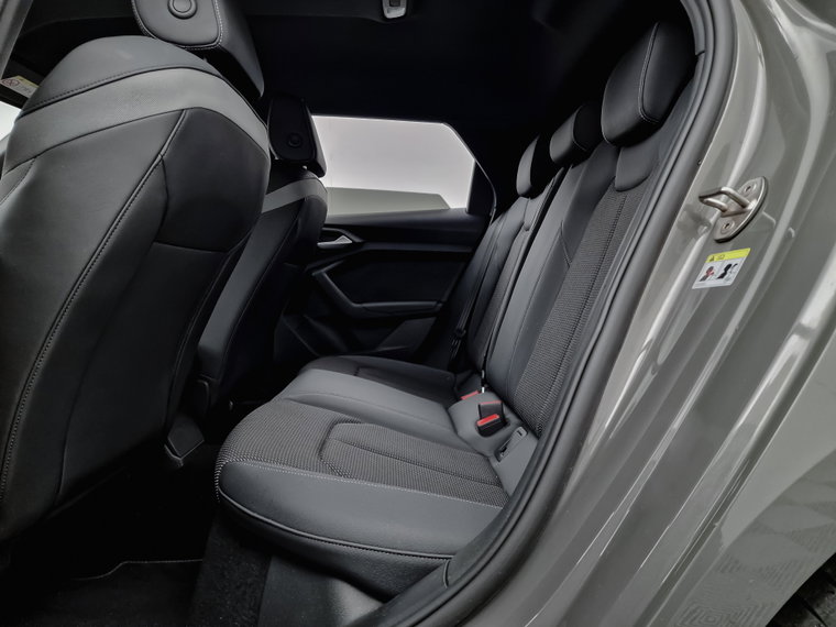 Vehicle Image 23