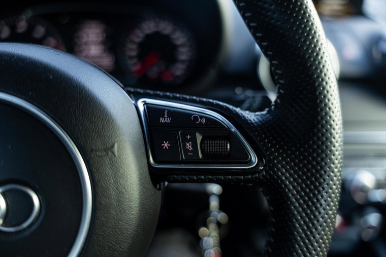 Vehicle Image 32