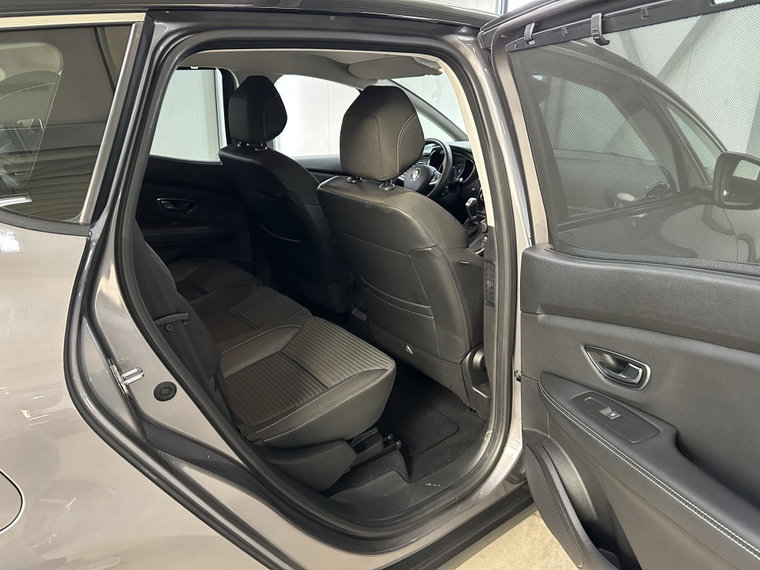 Vehicle Image 32