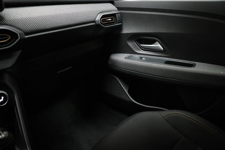 Vehicle Image 35