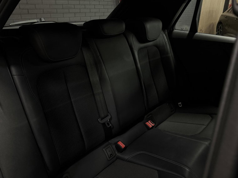 Vehicle Image 28