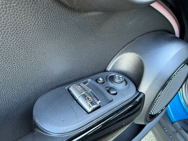 Vehicle Image 33