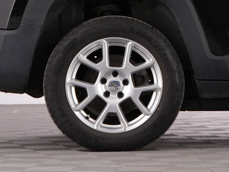 Vehicle Image 38