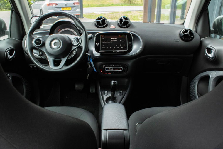 Vehicle Image 25