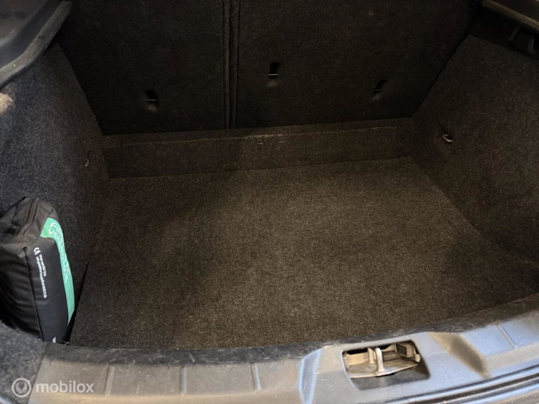 Vehicle Image 28