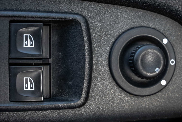 Vehicle Image 25