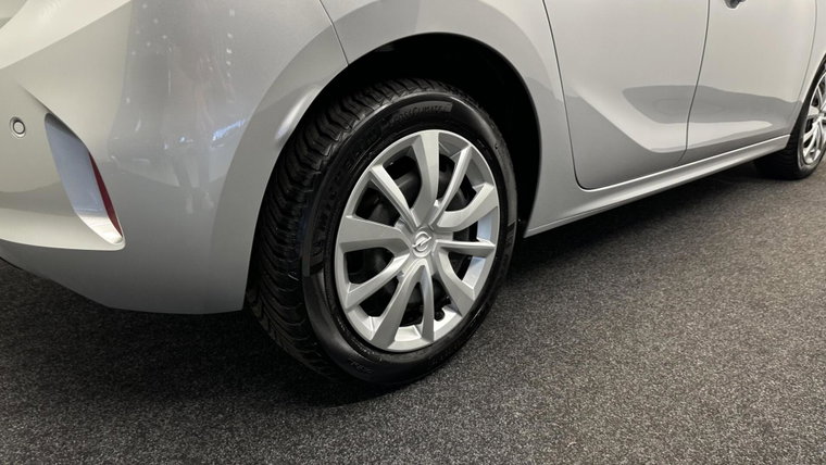 Vehicle Image 10