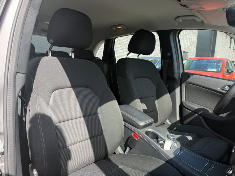 Vehicle Image 32