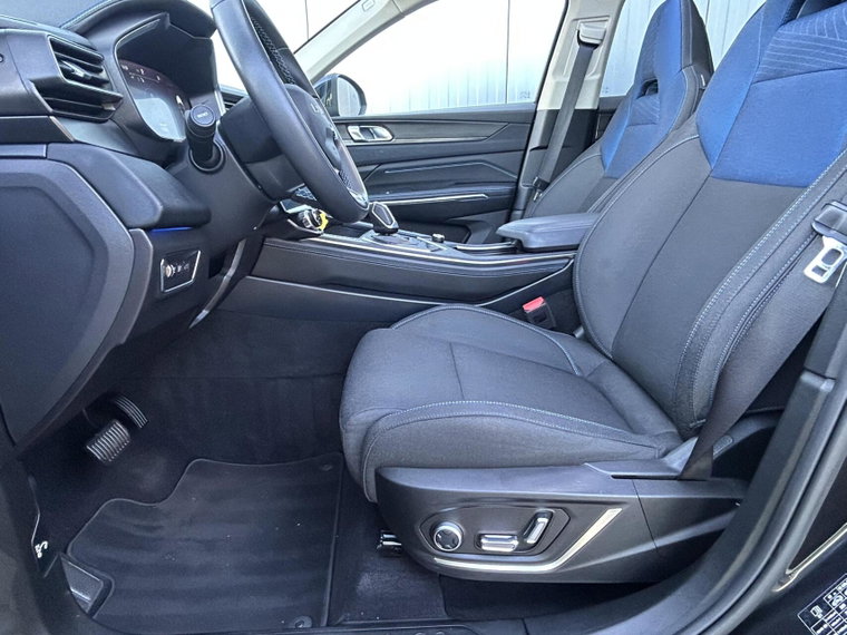 Vehicle Image 23