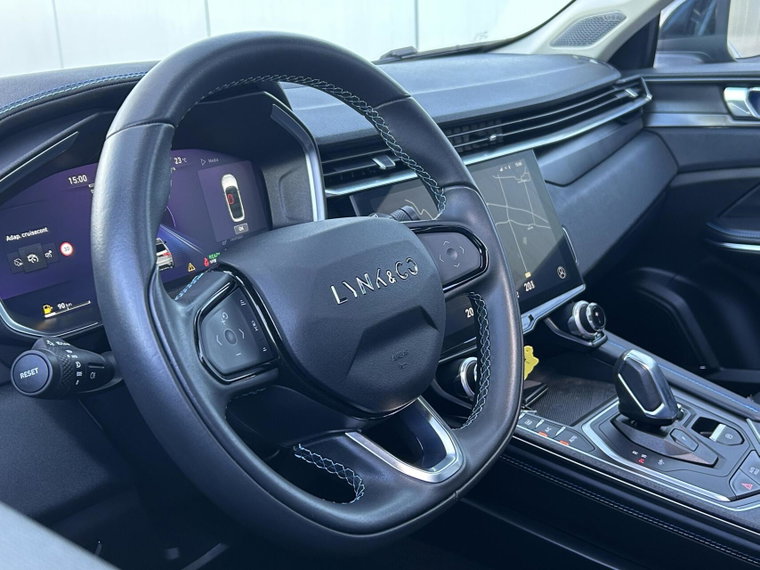 Vehicle Image 25