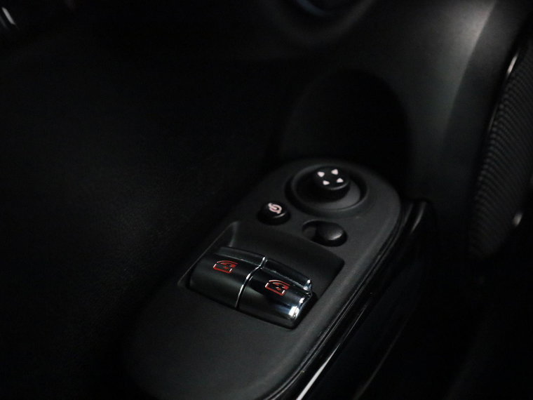 Vehicle Image 28