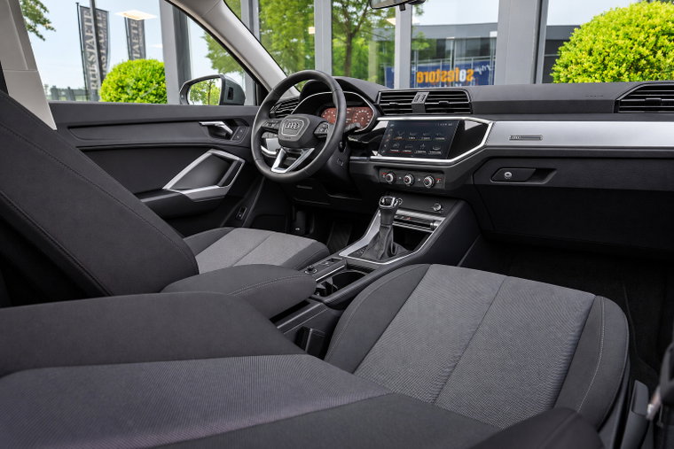 Vehicle Image 21