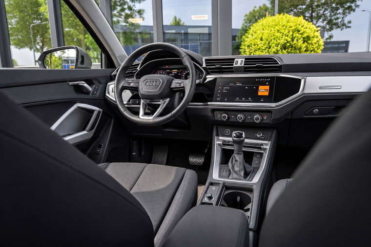 Vehicle Image 22