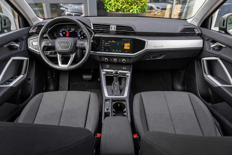 Vehicle Image 10