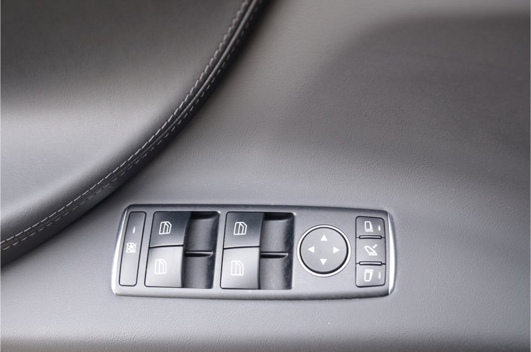 Vehicle Image 32
