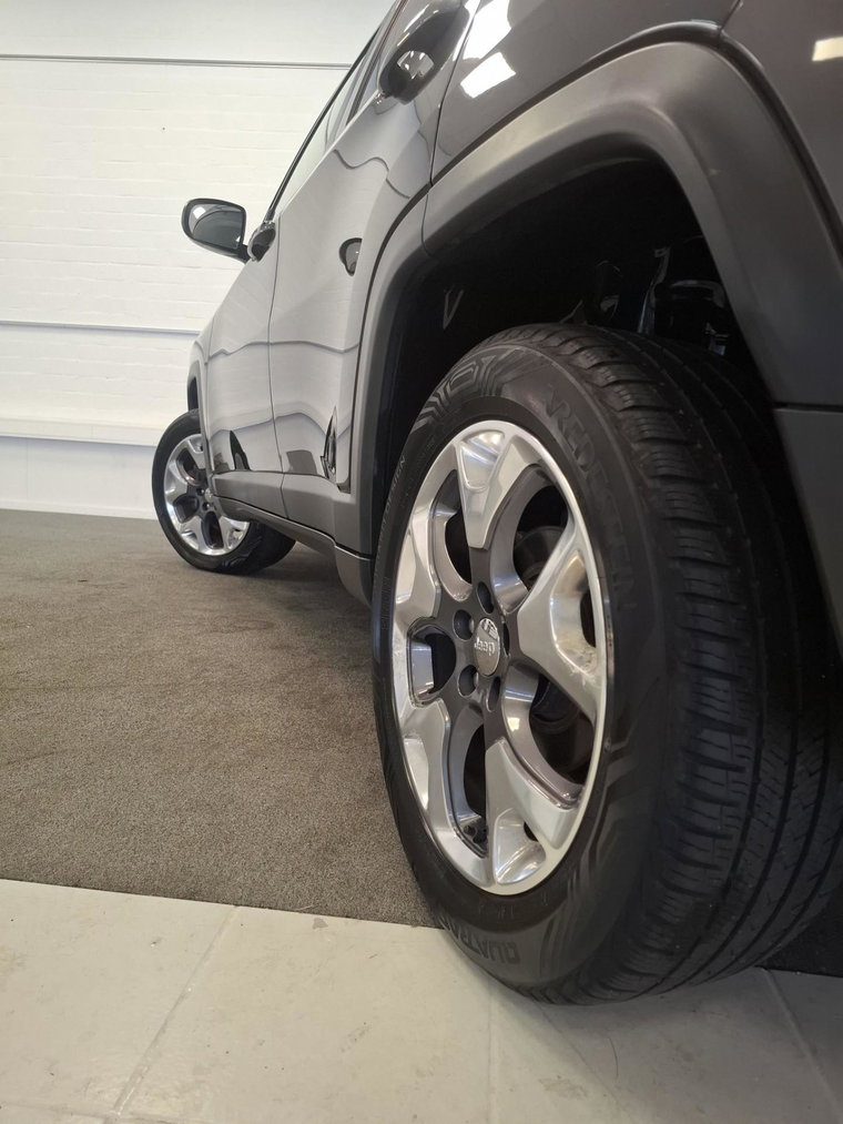 Vehicle Image 25