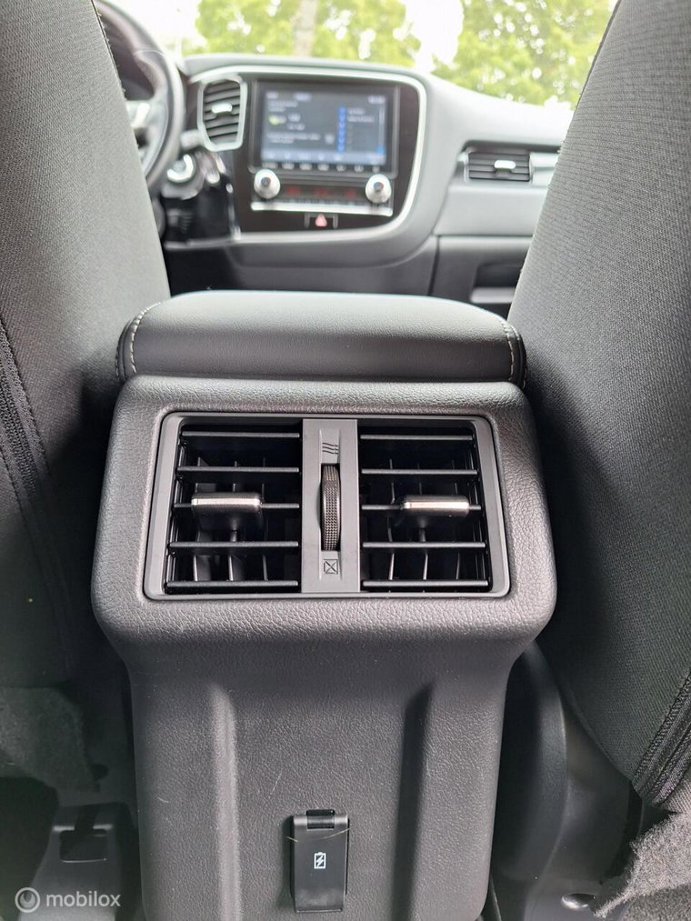Vehicle Image 29