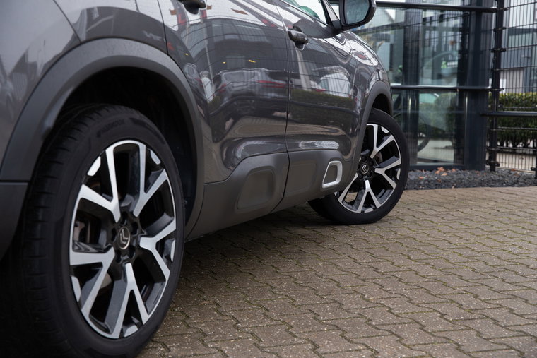 Vehicle Image 8