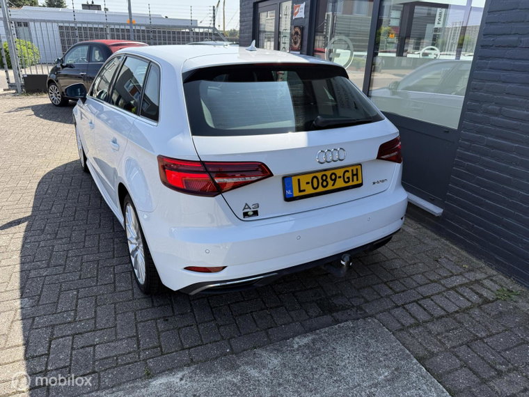 Vehicle Image 29