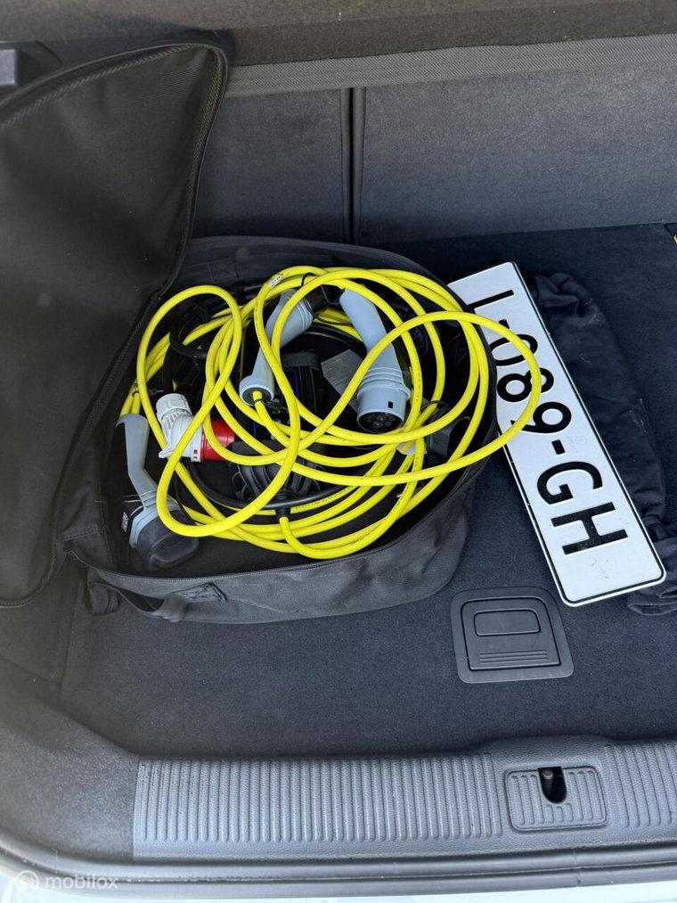 Vehicle Image 38