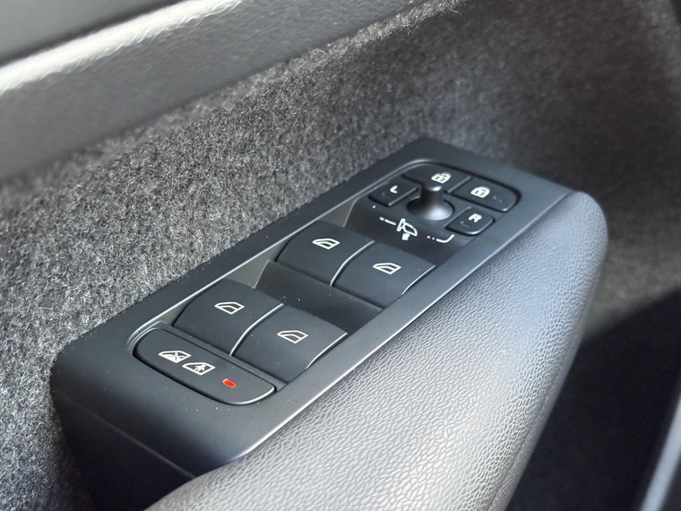 Vehicle Image 28