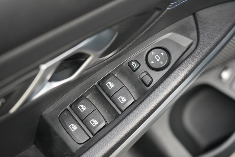 Vehicle Image 25