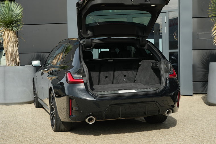 Vehicle Image 32