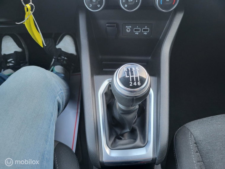 Vehicle Image 11