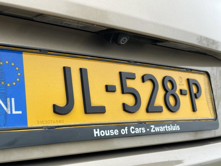 Vehicle Image 25