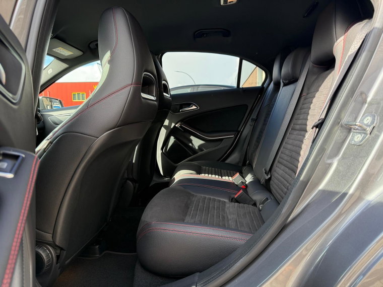 Vehicle Image 32