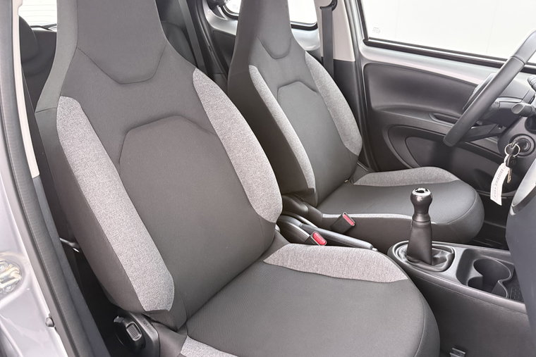 Vehicle Image 13
