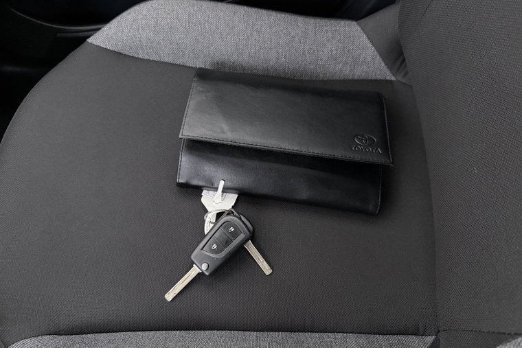 Vehicle Image 25