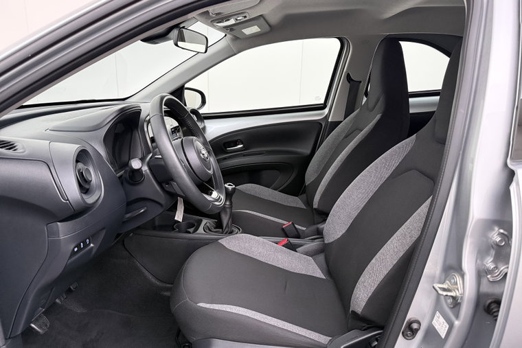 Vehicle Image 9