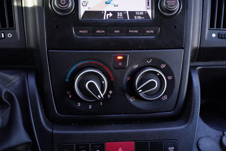 Vehicle Image 34