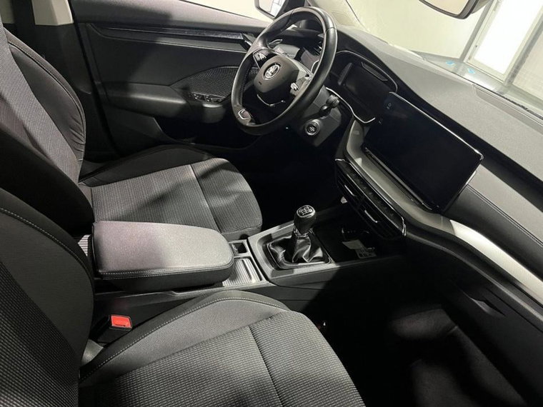 Vehicle Image 23