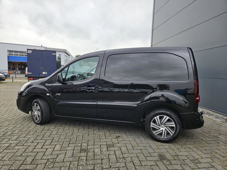 Vehicle Image 26