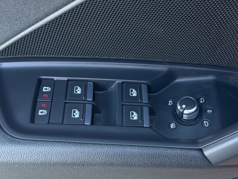 Vehicle Image 26