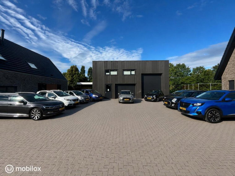 Vehicle Image 30