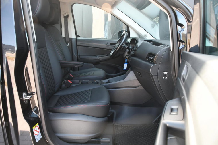 Vehicle Image 13