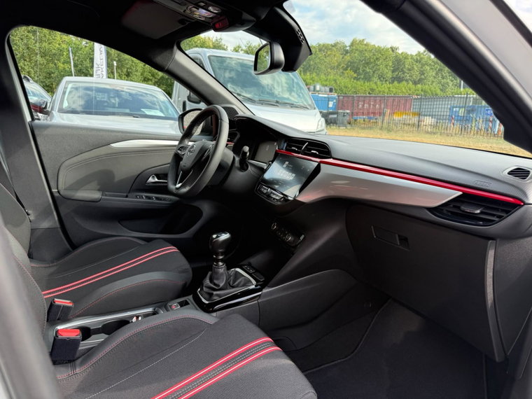 Vehicle Image 25