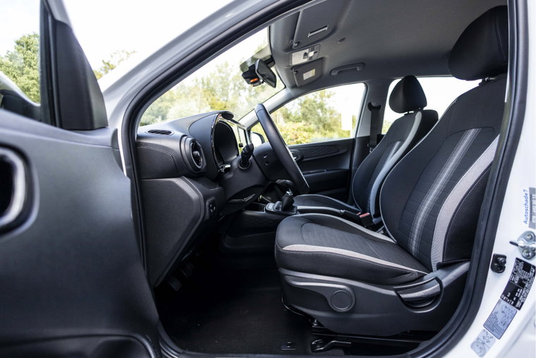 Vehicle Image 6