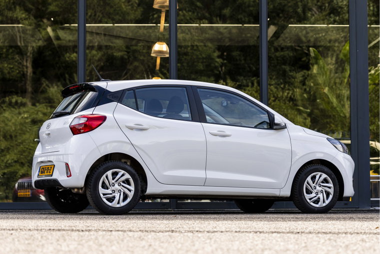 Vehicle Image 8