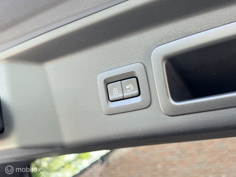 Vehicle Image 42