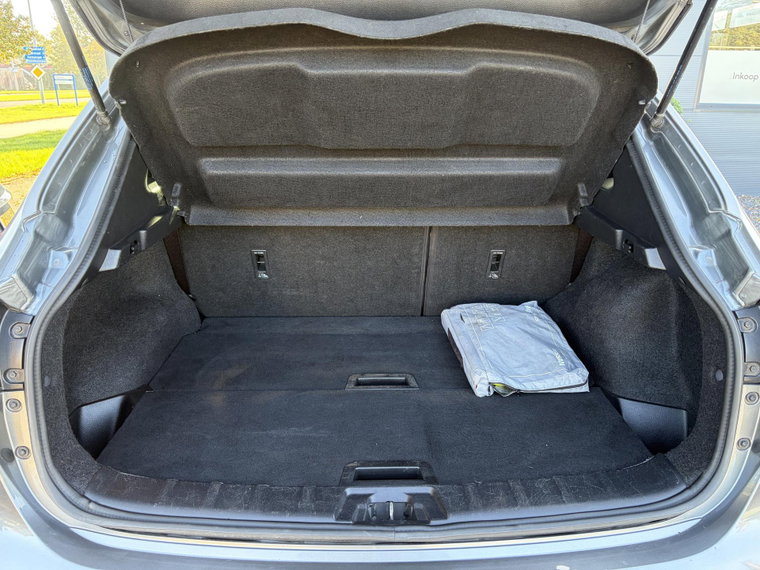 Vehicle Image 32