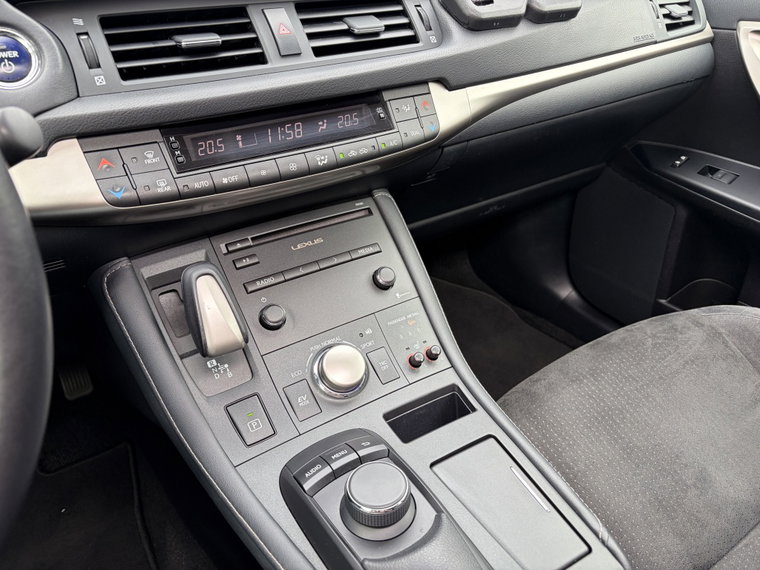 Vehicle Image 28