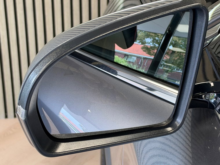 Vehicle Image 38
