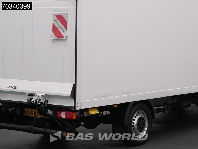 Vehicle Image 35