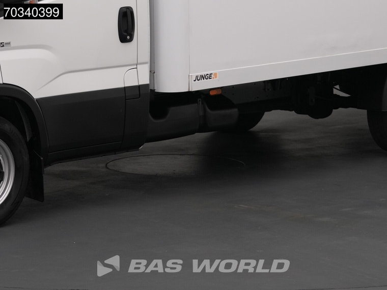 Vehicle Image 38